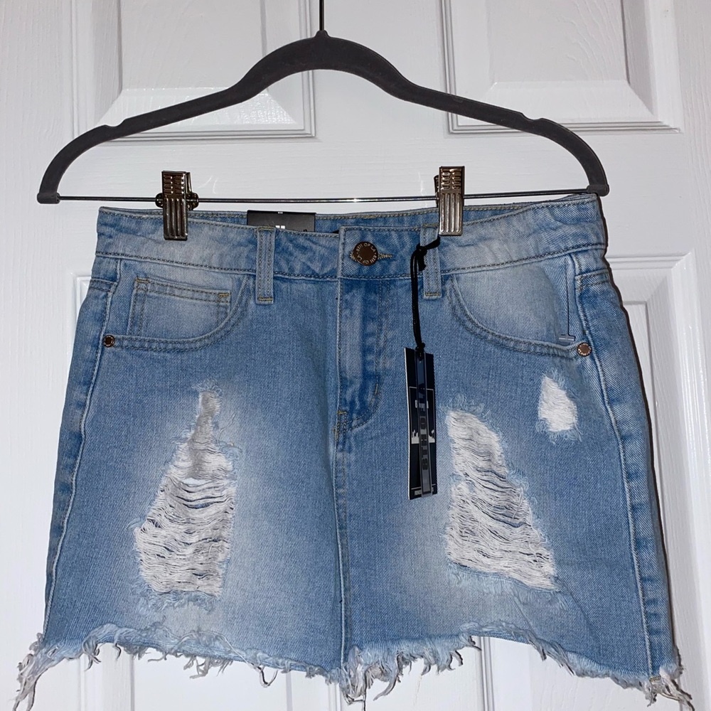 Women’s Medium 8th of LA Distressed Jean Skirt